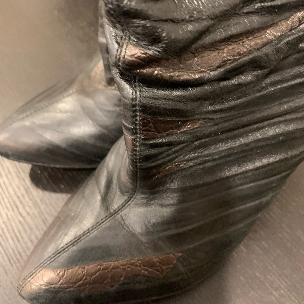 Shoes - Picture 5 of 7